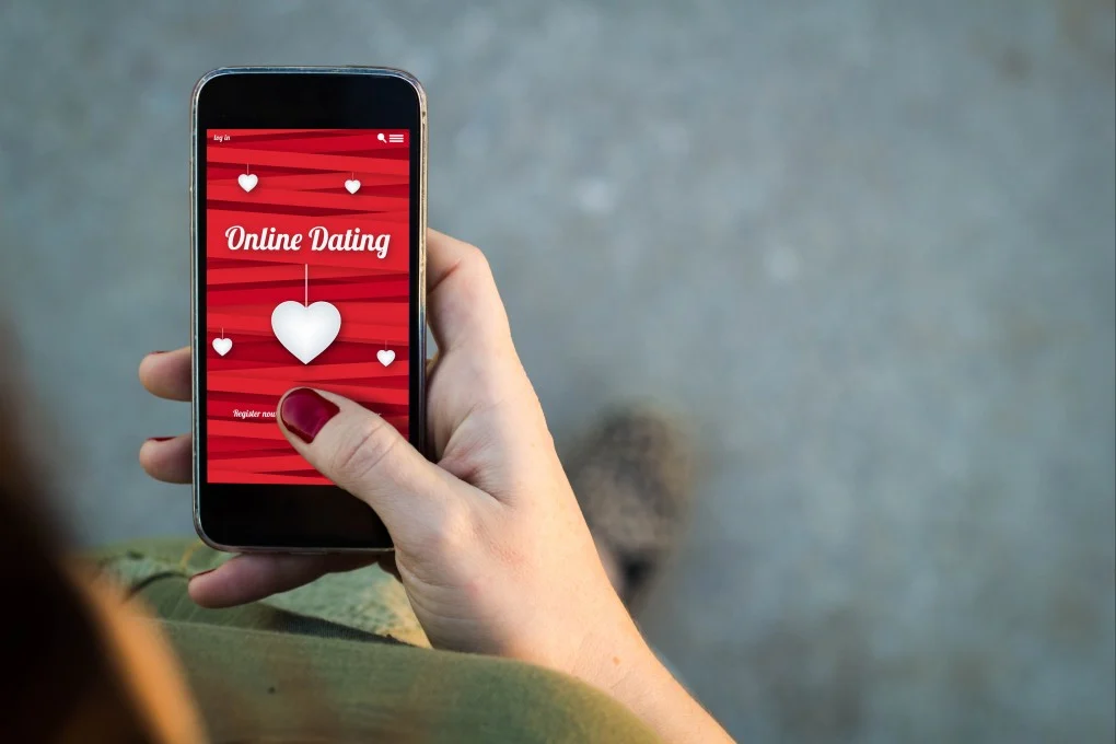 The Ultimate Guide to Safe Online Dating: Tips for a Secure First Meet